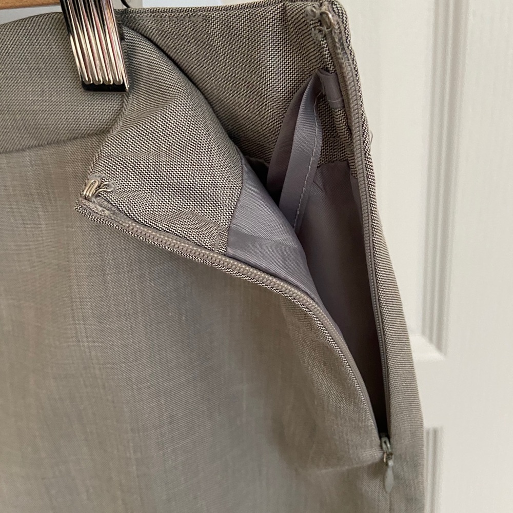 Classic grey lined pencil skirt - Picture 2 of 3